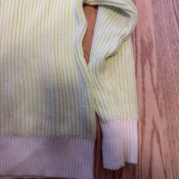 Long Sleeve Chunky Knit Sweater Size Small - Picture 4 of 6